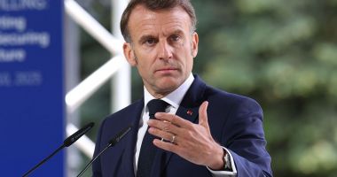 Stire din Actualitate : Emmanuel Macron îi cere noului preşedinte al Poloniei să sprijine construirea unei Europe care respectă statul de drept