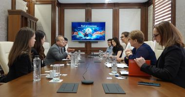 Stire din Economie : Reprezentanţi ai Organizaţiei Japoneze pentru Comerţ Exterior, vizită în portul Constanţa