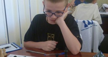 Stire din Sport : Micii şahişti constănţeni participă la Campionatul European Şcolar de la Mamaia