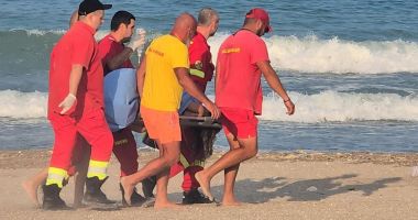 Stire din Eveniment : O turistă de 21 de ani salvată, în Costinești, de la înec de un tânăr de 17 ani