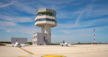 Stire din Economie : Cinematograf în aer liber pe Aeroportul Internaţional Tuzla. Trei zile dedicate filmului de aviaţie