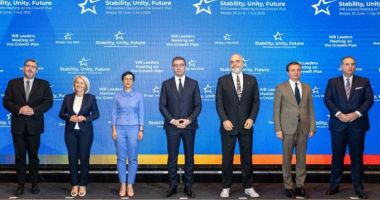 Stire din Actualitate : Balcanii de Vest: Comisia Europeană recunoaşte progresele pe calea integrării, dar cere mai multe reforme