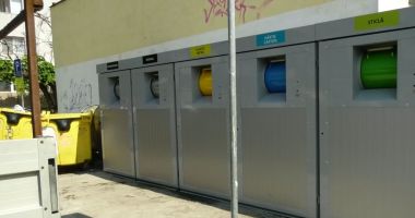 Stire din Social : Continuă montarea insulelor ecologice digitalizate