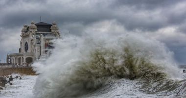 Stire din Eveniment : Alertă în județul Constanța! Cod Roșu de de furtună