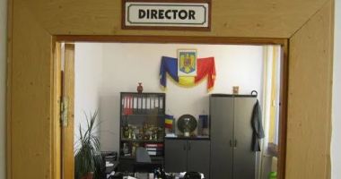 Stire din Cultură-Educație : Directori rămași după comasări: fără plata cu ora și cu normă didactică de 40 de ore pe lună