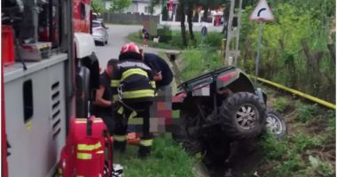 Stire din Eveniment : Băiat de 16 ani, băut și fără permis, s-a răsturnat cu ATV-ul. Era însoţit de alt tânăr