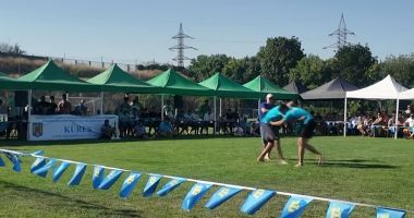 Stire din Social : Spectacol de tradiție tătară: Kureș pe stadionul din Ovidiu