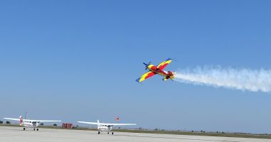 Stire din Economie : Spectacol pe cer! Artificii în lumina apusului, la Black Sea Air Show 2025