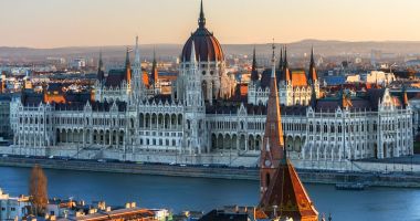 Stire din Actualitate : Viktor Orban le promite funcţionarilor publici subvenţii pentru locuinţe, în perspectiva alegerilor din 2026 din Ungaria