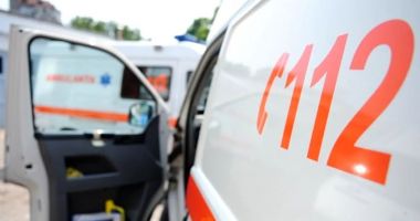 Stire din Eveniment : Accident rutier în stațiunea Neptun! O mașină a ieșit de pe carosabil și s-a răsturnat