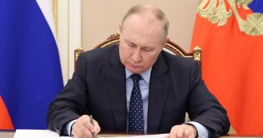 Vladimir Putin a promulgat legea care înăspreşte cenzura şi supravegherea pe internet