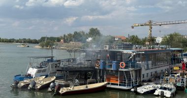 Stire din Eveniment : Incendiu pe un ponton din Tulcea! Mai multe ambarcațiuni au fost afectate