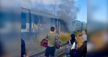 Stire din Eveniment : Un vagon de călători a luat foc! Pompierii intervin de urgență