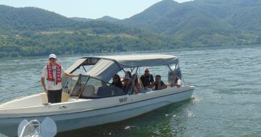 ANR, acţiuni de control. Turişti fără veste de salvare, gunoaie aruncate peste bord şi conducători de ambarcaţiuni cu băutura-n nas