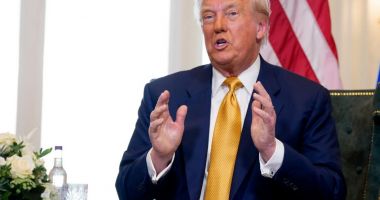 Stire din Actualitate : Donald Trump anunţă noi taxe vamale împotriva Indiei