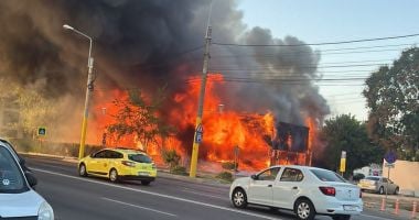 Stire din Eveniment : UPDATE Alertă în stațiunea Mamaia! Fostul club Bellagio este mistuit de flăcări