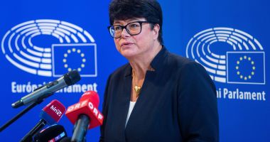 Stire din Actualitate : Oficiali din PE cer statelor membre să pună în aplicare legea europeană privind libertatea mass-media