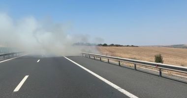 Stire din Eveniment : Incendiu de vegetație pe Autostrada Soarelui! Traficul pe tronsonul afectat este închis