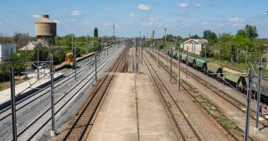 Stire din Economie : CFR Infrastructură: Contract de peste 28 milioane de lei, pus la bătaie pentru electrificarea unei importante secţii de circulaţie
