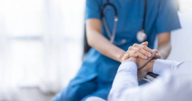 Stire din Actualitate : Revolta unei asistente: "Nu ai tras fermoarul la un sac de cadavre, nu poţi să decizi ce salariu am eu"
