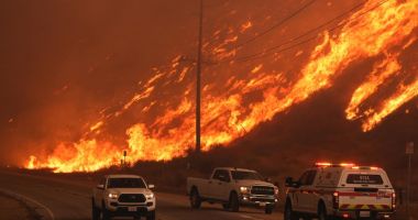 Stire din Actualitate : Mii de europeni, evacuați din cauza incendiilor devastatoare. Turiștii români, în pericol