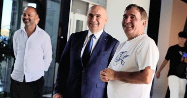 Stire din Actualitate : Premierul Ilie Bolojan, în vizită la Academia Hagi. Ce mesaj a transmis Regele