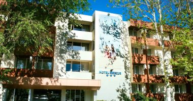 Stire din Economie : Complexul Mercur-Minerva din staţiunea Mamaia, scos la vânzare pentru aproape 10 milioane de euro