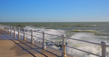 Stire din Social : Atenționare meteorologică: Cod galben de intensificări ale vântului la Constanța