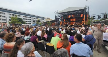Stire din Cultură-Educație : Mamaia răsună din nou. A început Festivalul de Muzică Ușoară