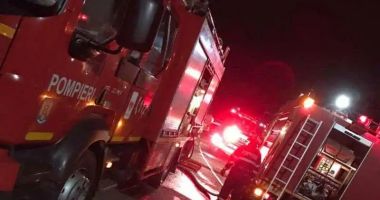 Stire din Eveniment : Incendiu puternic la Dragonul Roşu. Focul a cuprins 2.000 de metri pătraţi