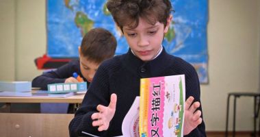 Stire din Actualitate : Peste 70 de şcoli din Moscova vor preda limba chineză în noul an şcolar