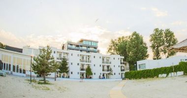 Stire din Economie : Hotelul Jijo's din staţiunea Mamaia, scos la vânzare pentru 3,35 milioane de euro