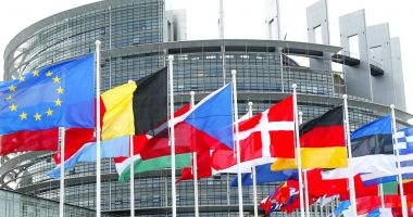 Stire din Actualitate : Parlamentul European va propune amendamente pentru a echilibra acordul comercial dintre UE şi SUA