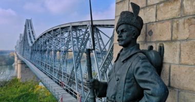 Stire din Economie : „Podul Cernavodă - 130 ani de la inaugurare”. Expoziţie foto-documentară în Gara Constanţa