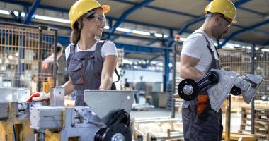 Stire din Economie : Transport feroviar, producţie industrială, energie electrică. INFO economic