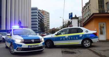 Stire din Eveniment : De necrezut! Un bărbat şi-a înjunghiat rivalul într-un mall aglomerat, în urma unui scandal
