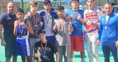 Stire din Sport : Pugiliştii Farului, evoluţii curajoase în ring, la Cupa „Marea Neagră”