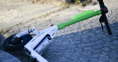 Stire din Eveniment : Băiatul de 13 ani accidentat cu trotineta electrică a decedat în spital