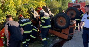 Stire din Eveniment : Accident grav cu un tractor în județul Constanța: două victime, printre care un minor
