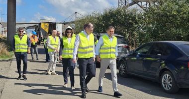 Stire din Economie : Ministrul Transporturilor, pe litoral. Infrastructură modernizată pentru un viitor dinamic în Portul Constanţa
