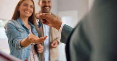 Stire din Eveniment : Închirieri fictive la Constanța: Bărbat de 30 de ani, arestat după ce a înșelat mai multe persoane cu un apartament inexistent