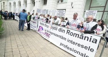 Stire din Economie : Finanţiştii îşi cer drepturile în stradă. „Dacă vrem bani mai mulţi la buget, avem nevoie să susţinem profesioniştii!”