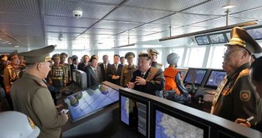 Stire din Actualitate : Coreea de Nord: Kim Jong Un a inspectat o navă de război echipată cu rachete nucleare