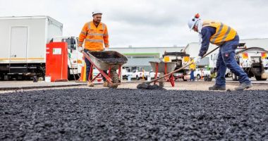 Stire din Economie : Nici ciclonul nu opreşte afacerile cu statul român! Contracte de milioane de lei, împărţite la Constanţa
