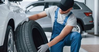Stire din Economie : Anvelopele de iarnă îi bagă la cheltuială pe constănţeni. „Fiecare îşi face socotelile după buget!”