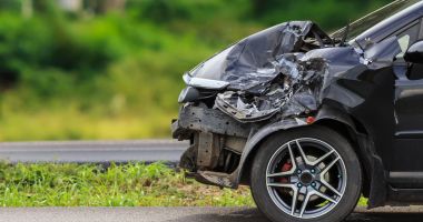 Stire din Eveniment : Celebra metodă "Accidentul", reinventată de escroci. Cum sunt păcăliţi românii în era tehnologiei