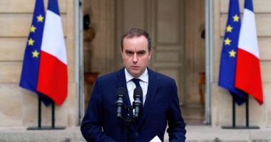 Stire din Actualitate : Guvernul Franţei se confruntă cu două moţiuni de cenzură
