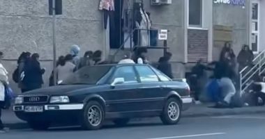 Stire din Eveniment : Scandal  într-o stație de autobuz. Mai mulți tineri sunt internați în spital