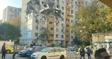 Stire din Eveniment : Scandal la locul exploziei din Rahova. Un bărbat a fost ridicat de jandarmi