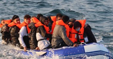 Stire din Actualitate : Sosirile de migranți în Marea Britanie, în creștere în pofida unui acord cu Franța